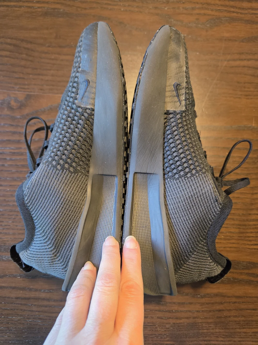 Nike Interact Run Triple Black Flyknit Running Shoes Size 7 Excellent Condition